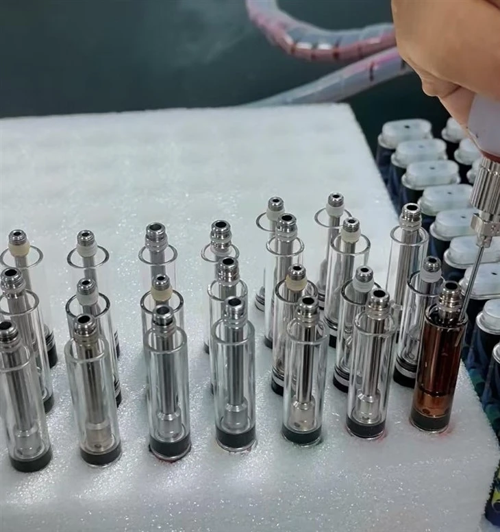 Best Heated 510 Hemp Thick Liquid 1ml 2ml Distillate Oil Cartridge Filling Machine suppliers
